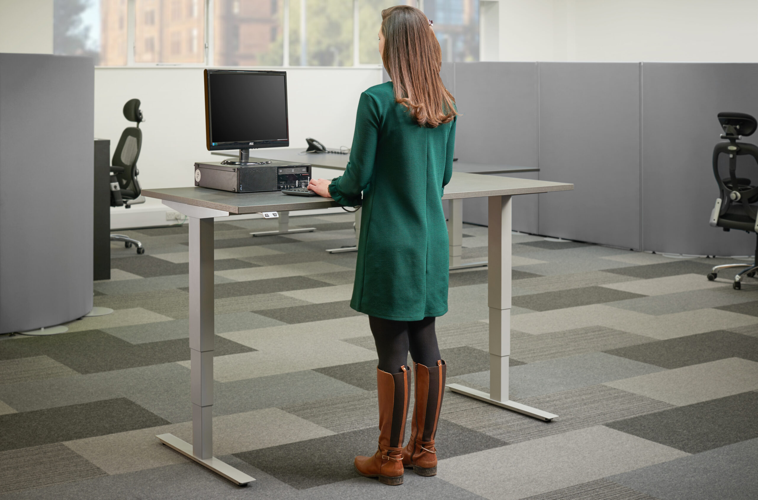Height-Adjustable Desks For Sciatica - Blog post by Lavoro Design