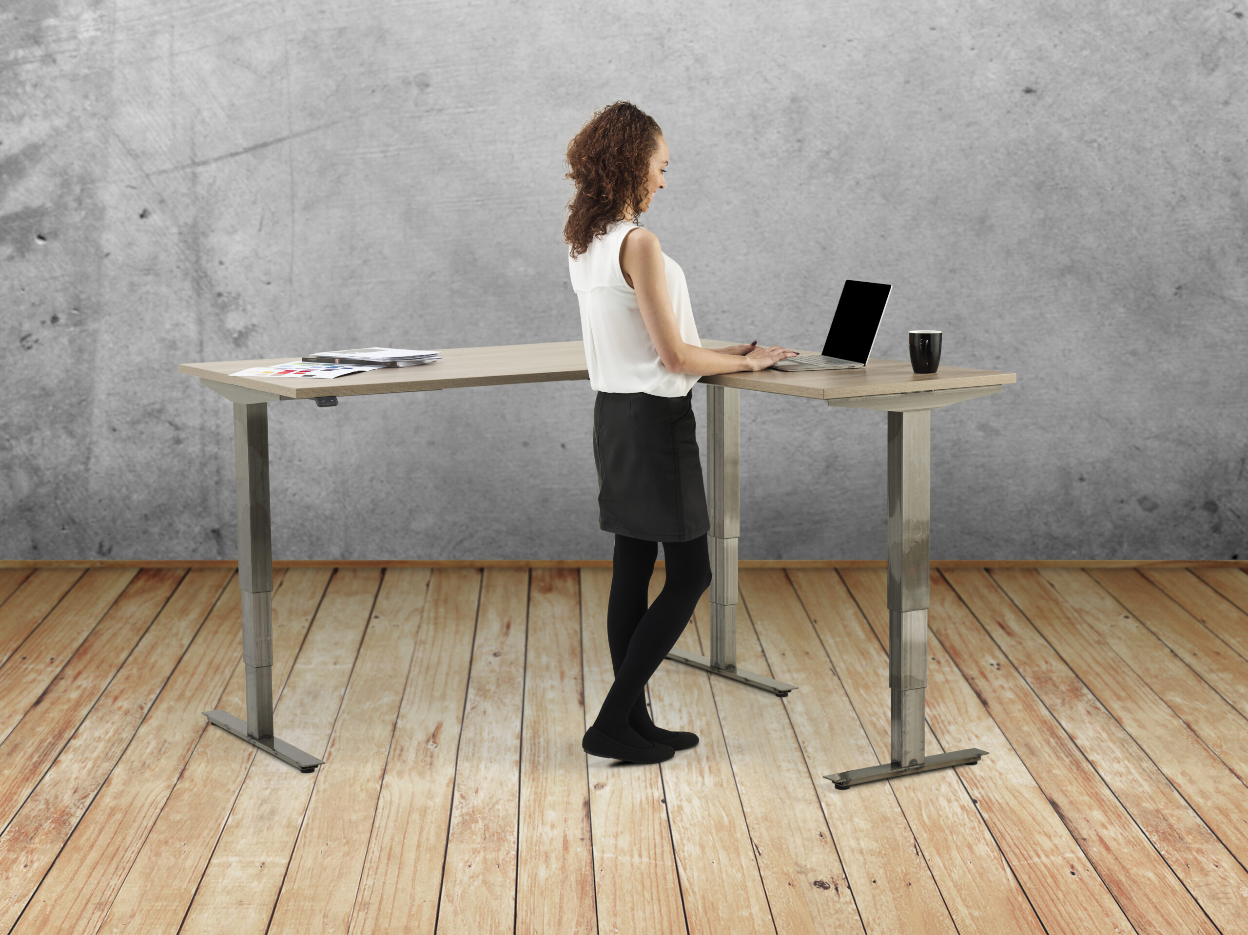What type of sit-stand desk is suitable for your workspace? - Blog Post By Lavoro Design
